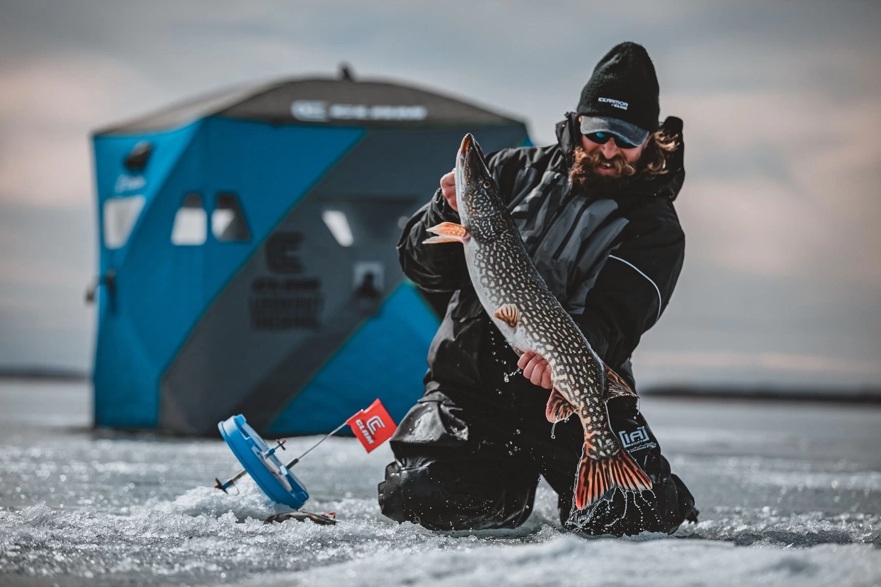 Clam X-500 Lookout Thermal Hub Shelter - Image 6